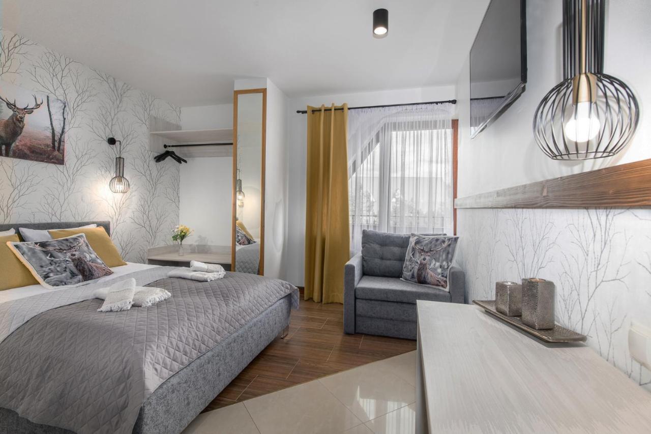 Bialy Jelen Z Basenem I Jacuzzi Bed & Breakfast Ostrowsko Exterior foto