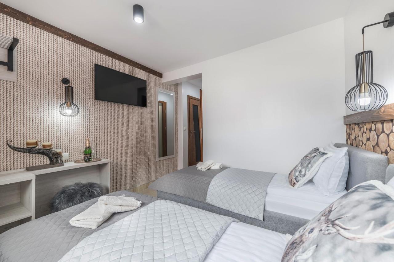 Bialy Jelen Z Basenem I Jacuzzi Bed & Breakfast Ostrowsko Exterior foto