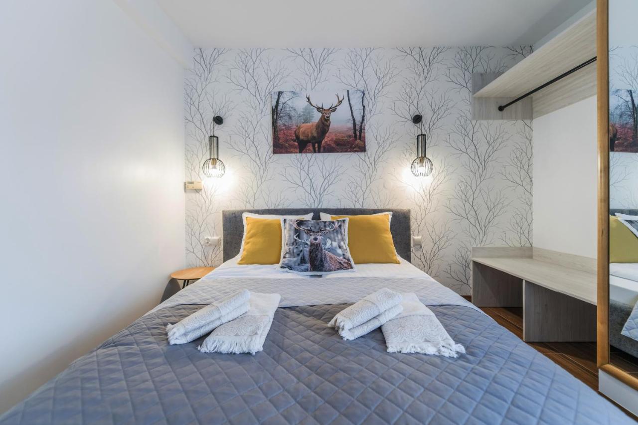 Bialy Jelen Z Basenem I Jacuzzi Bed & Breakfast Ostrowsko Exterior foto