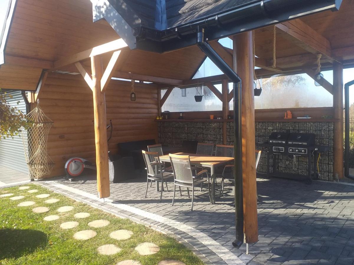 Bialy Jelen Z Basenem I Jacuzzi Bed & Breakfast Ostrowsko Exterior foto