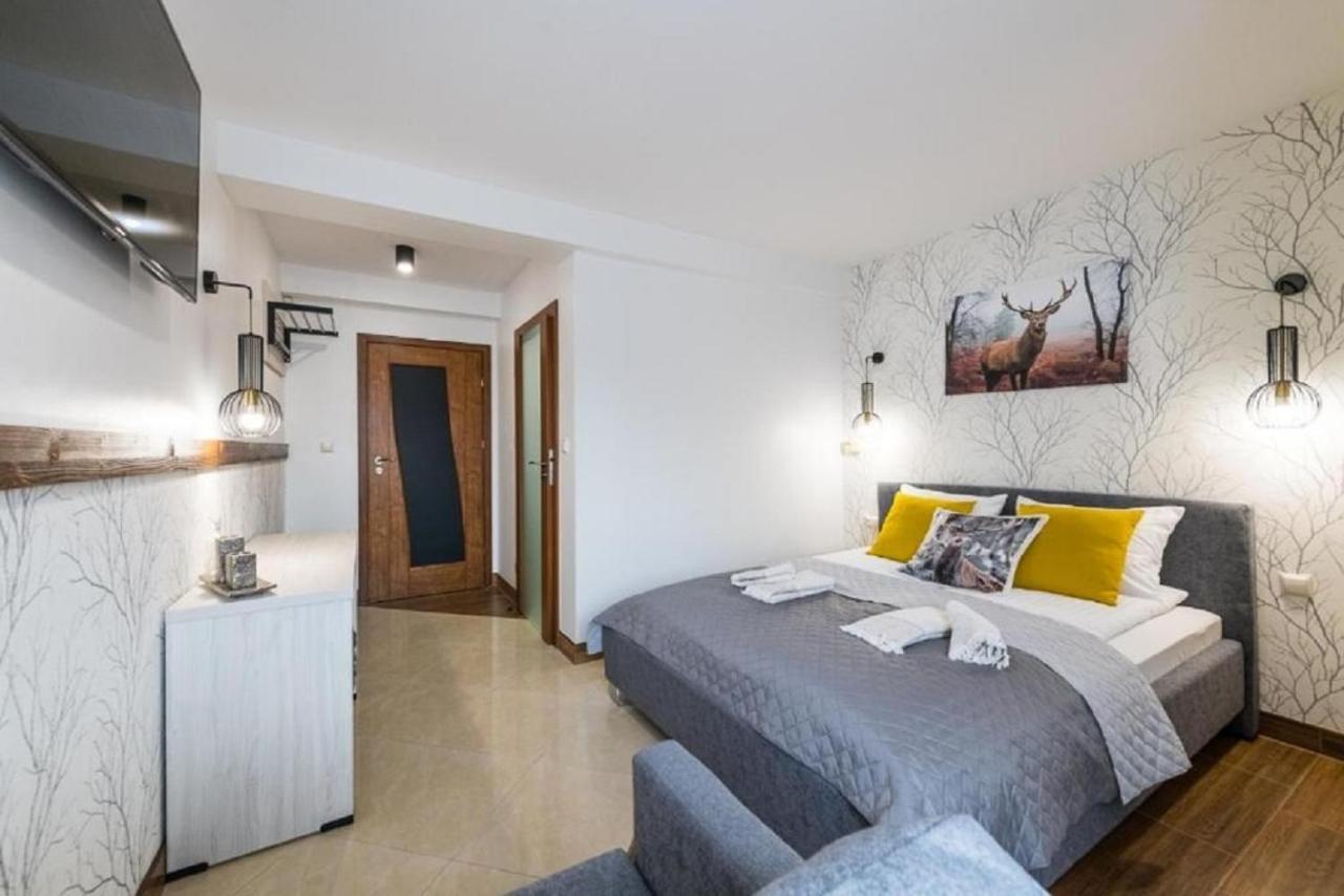 Bialy Jelen Z Basenem I Jacuzzi Bed & Breakfast Ostrowsko Exterior foto