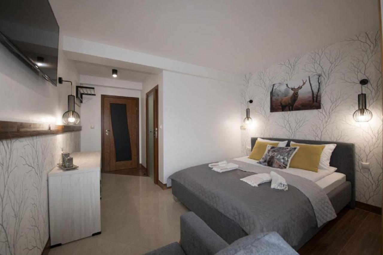 Bialy Jelen Z Basenem I Jacuzzi Bed & Breakfast Ostrowsko Exterior foto