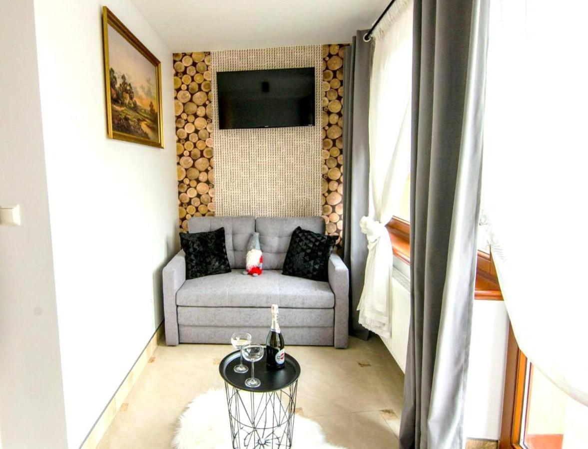 Bialy Jelen Z Basenem I Jacuzzi Bed & Breakfast Ostrowsko Exterior foto