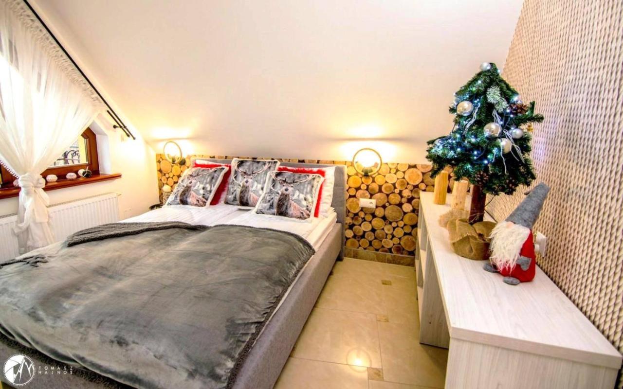 Bialy Jelen Z Basenem I Jacuzzi Bed & Breakfast Ostrowsko Exterior foto